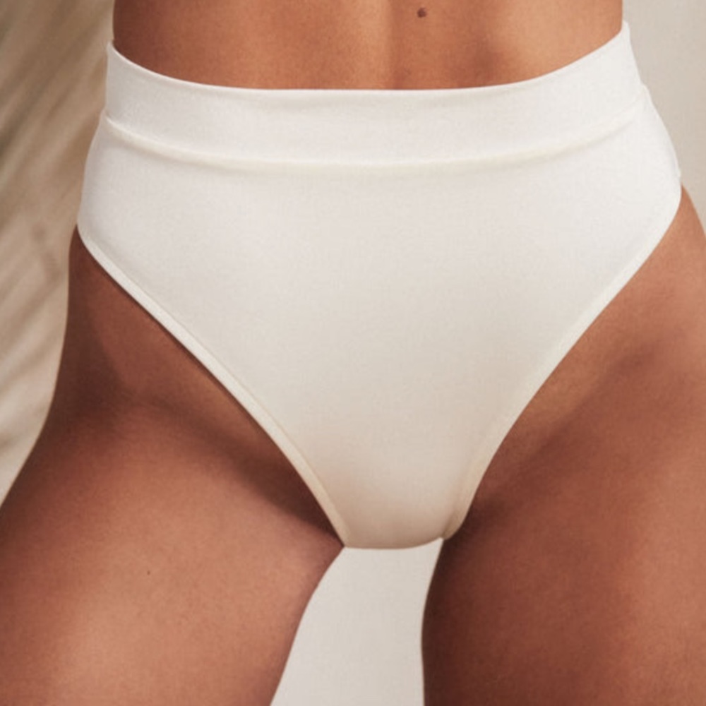 Tan Lines Como Bottom